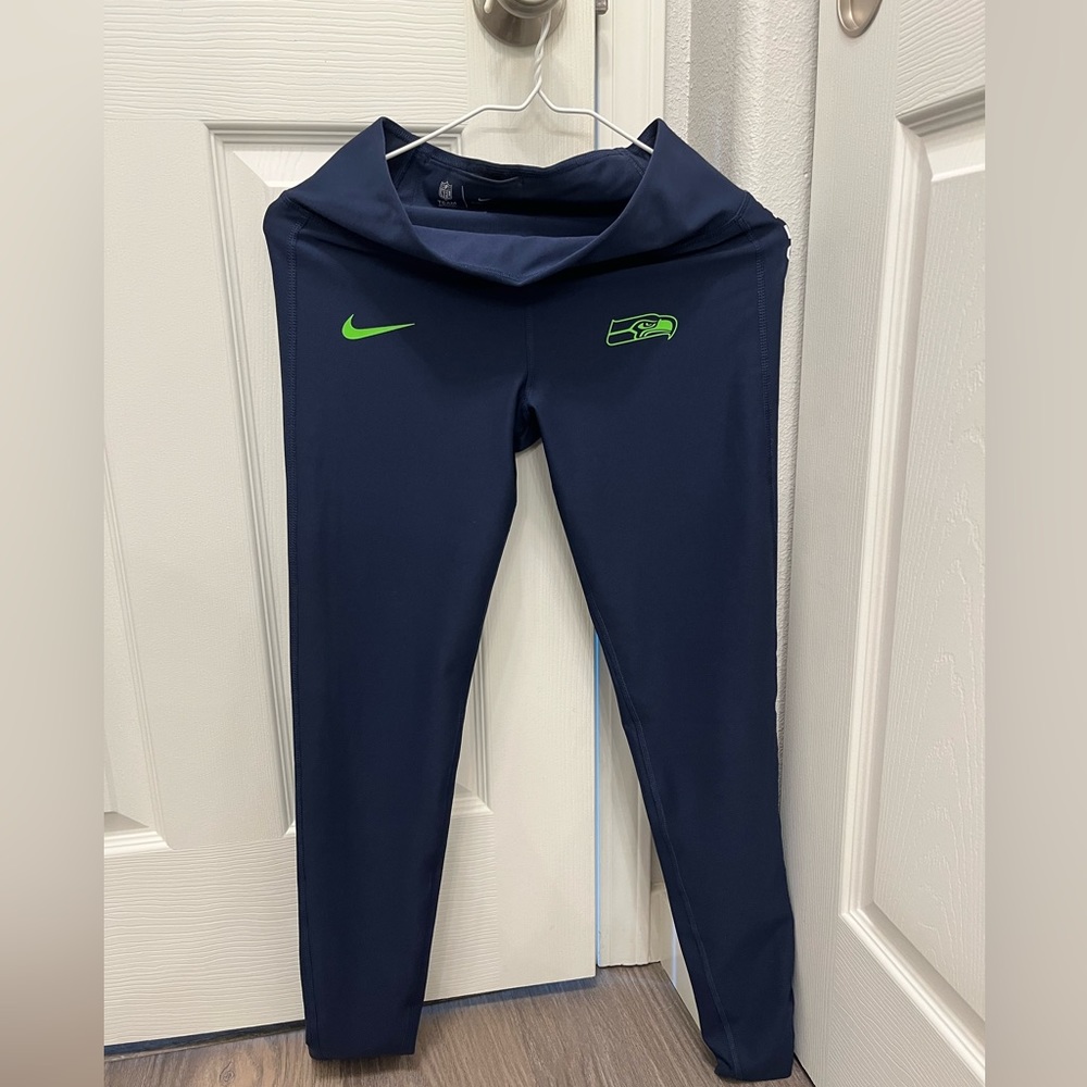 Women’s Seahawks Nike leggings